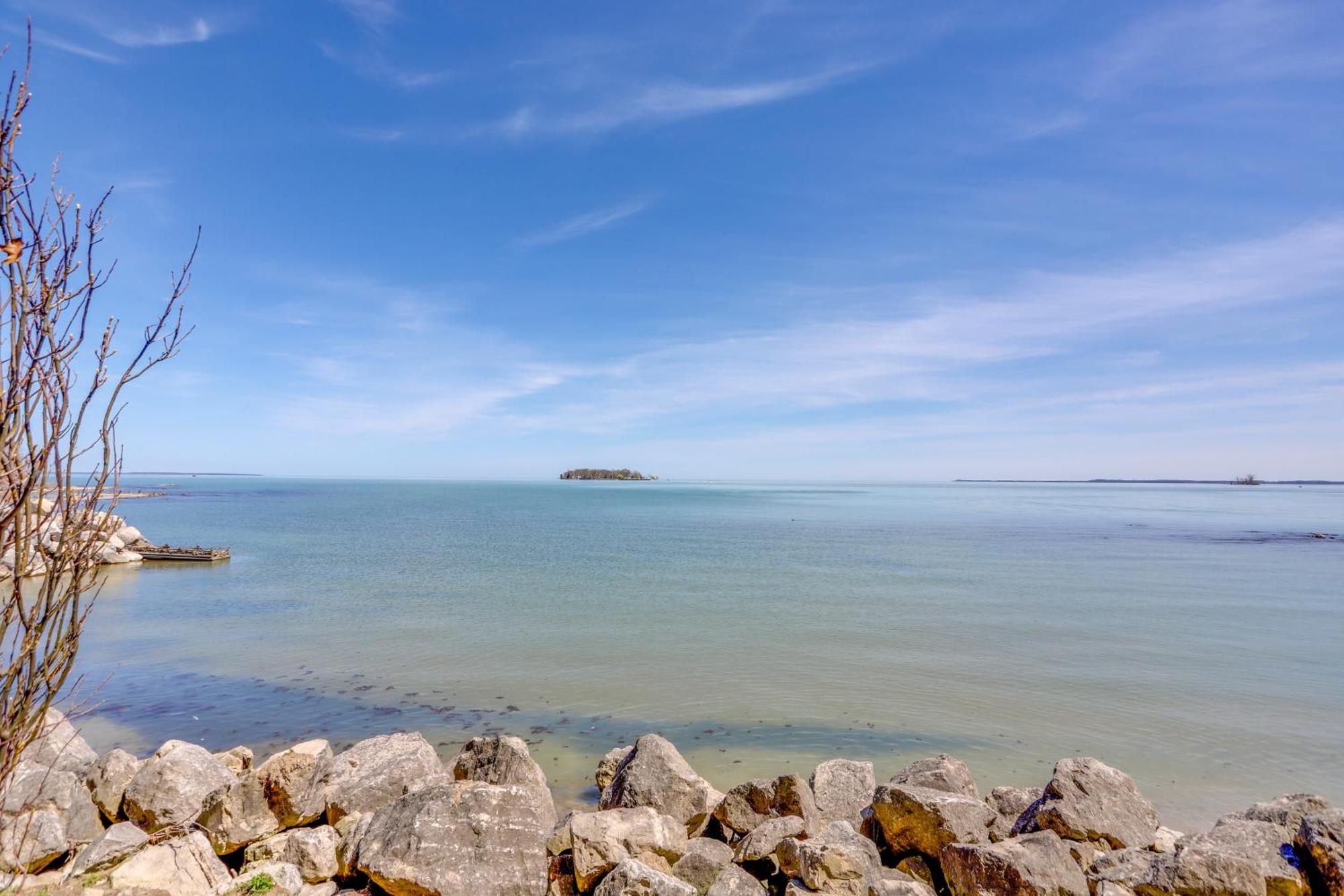 Waterfront Middle Bass Condo With Pool Access! Put-in-Bay Bagian luar foto