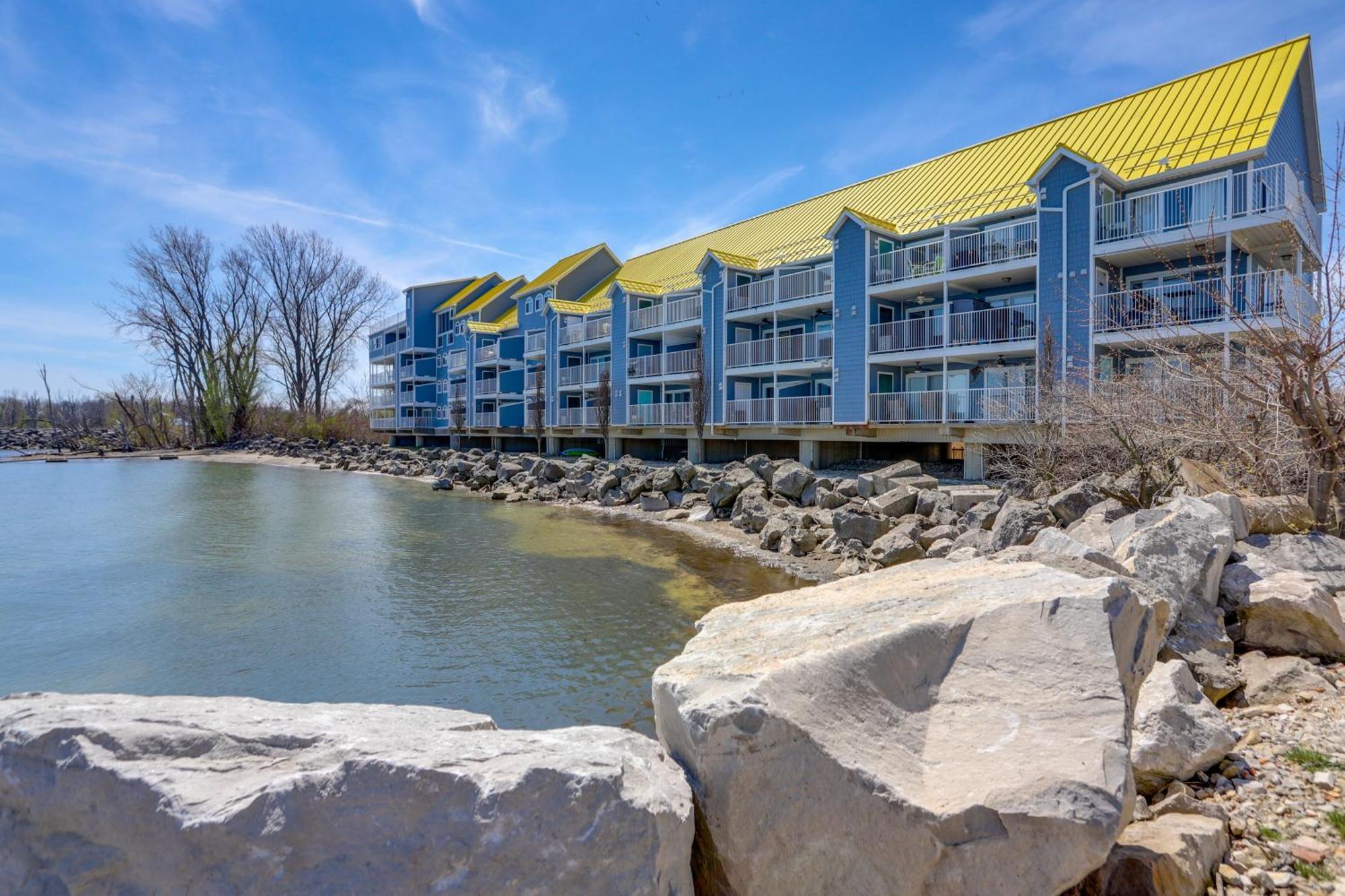 Waterfront Middle Bass Condo With Pool Access! Put-in-Bay Bagian luar foto